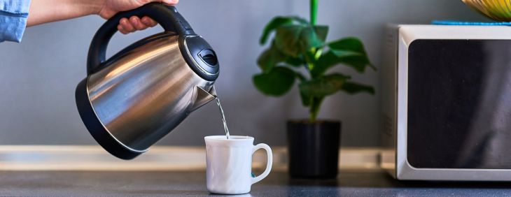 Kamień w czajniku i pralce - ile naprawdę kosztuje twarda woda w domu?